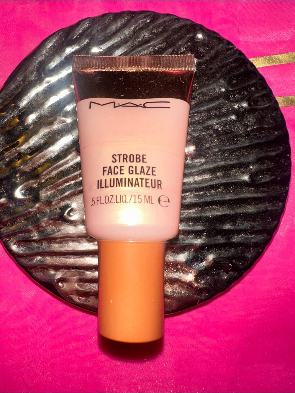 MAC Magic Hour Strobe Face Glaze – Limited Edition